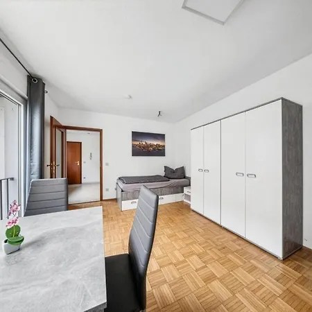 Monteur Apartament
